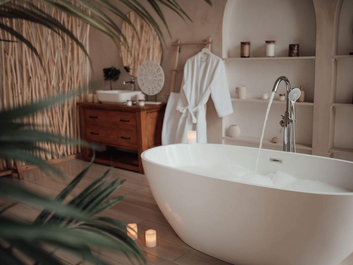 Décoration salle de bain à la pointe du style : tendances 2024